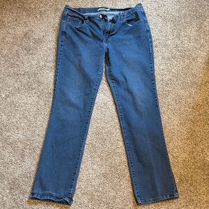 Levi's Women's straight leg Jeans in Dark Blue Denim